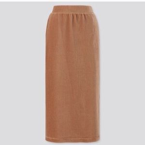 Midi corduroy Uniqlo skirt.
